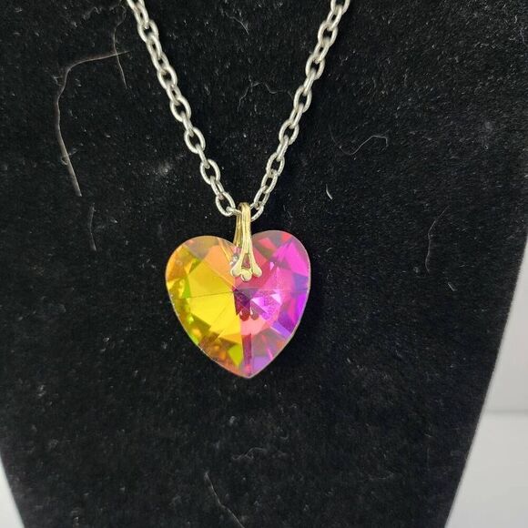 Beautiful crystal rainbow color heart shape necklace on a 17" silver chain - Picture 3 of 4